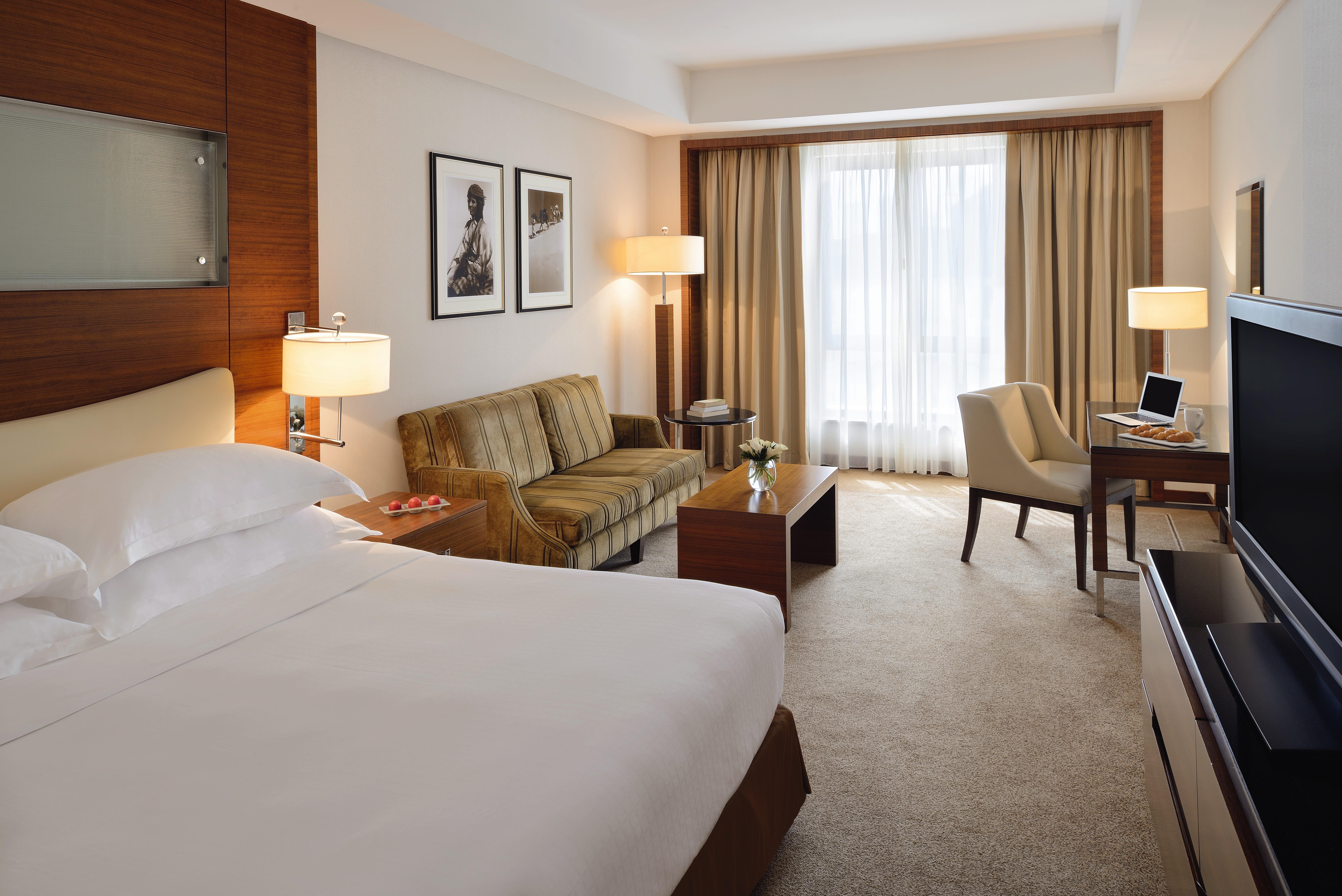 Moevenpick Hotel & Apartments Bur Dubaj Kültér fotó A room at the Conrad Hilton London St. George's Wharf