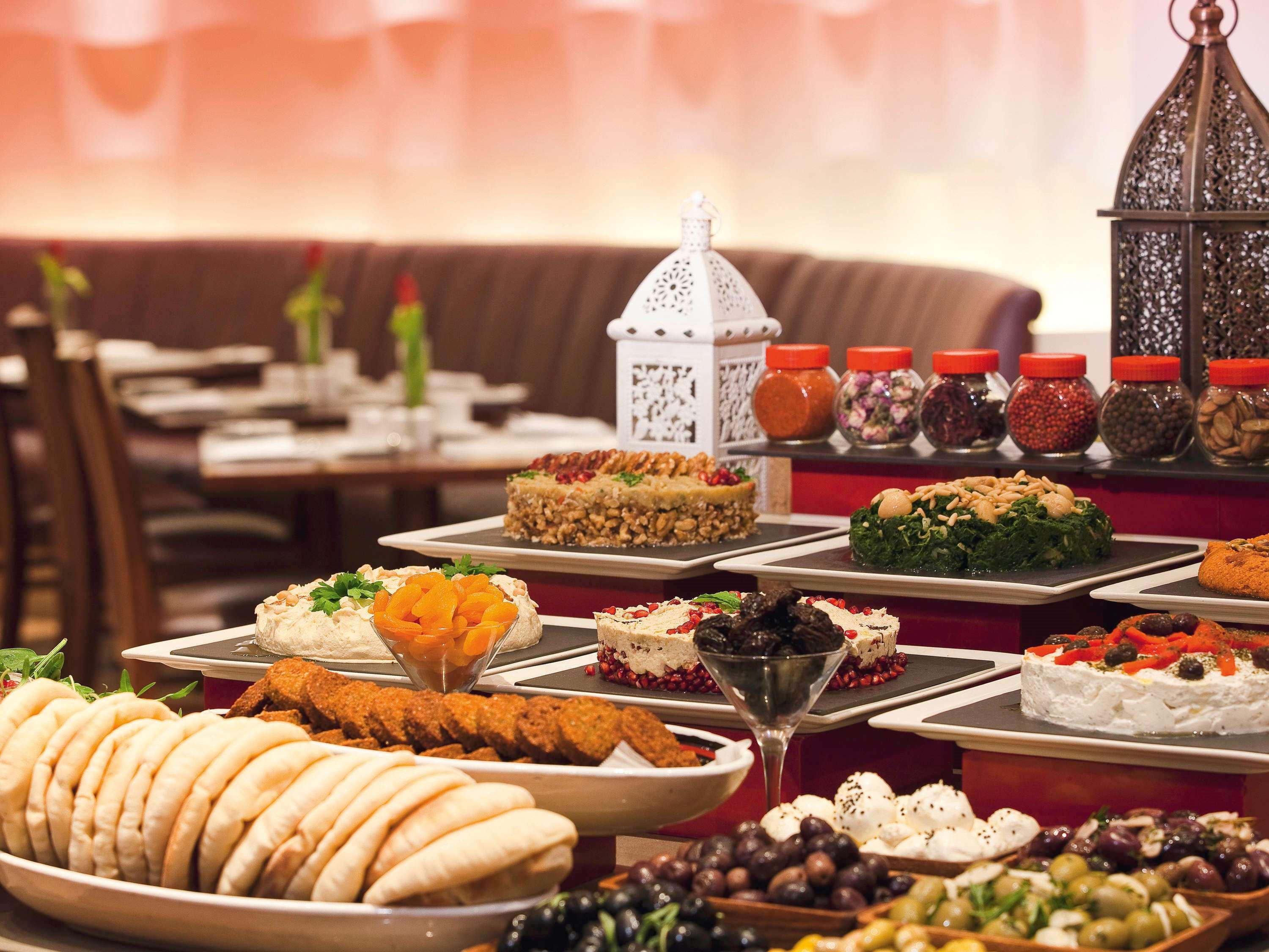 Moevenpick Hotel & Apartments Bur Dubaj Kültér fotó A selection of Middle Eastern cuisine