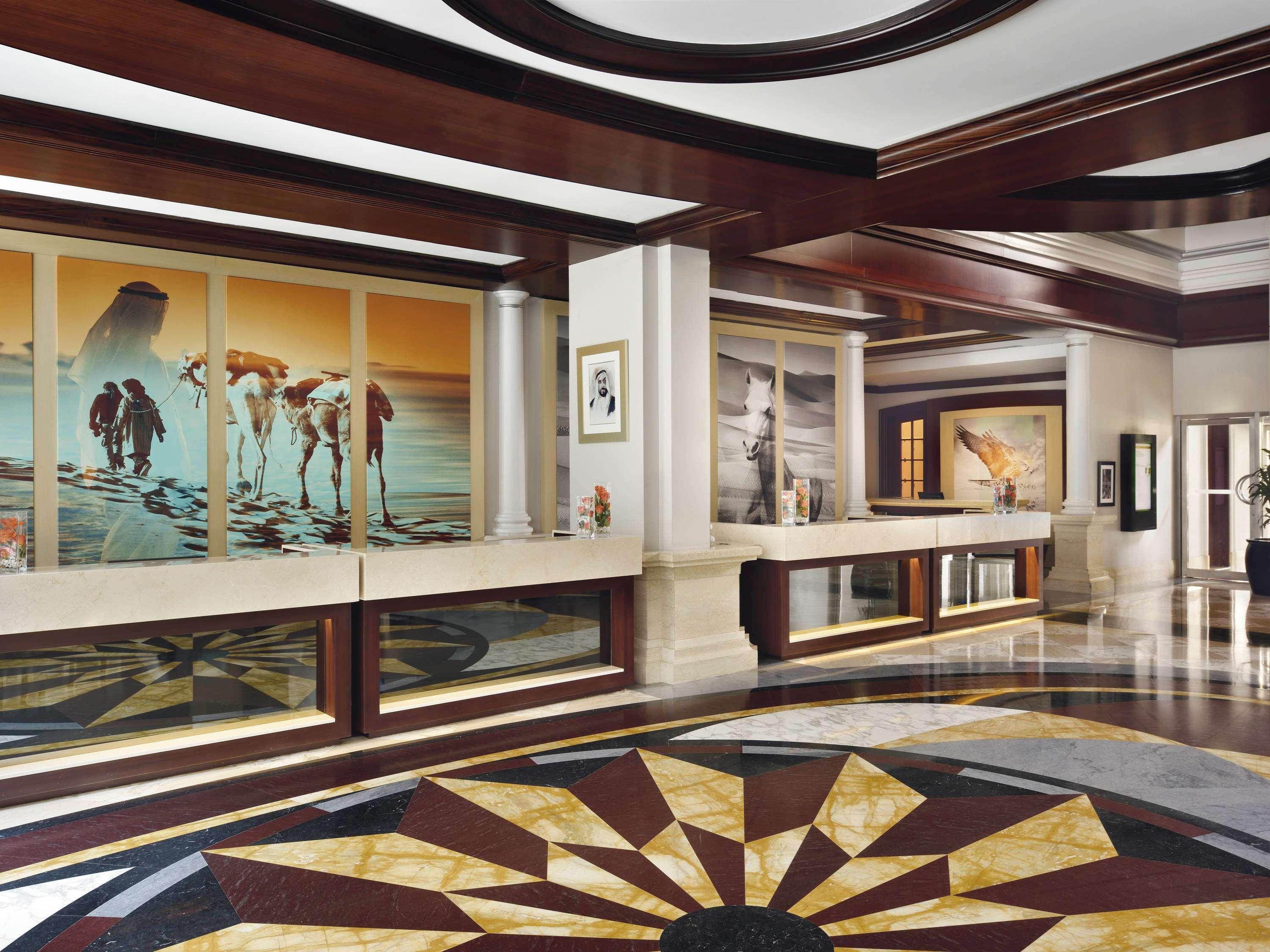 Moevenpick Hotel & Apartments Bur Dubaj Kültér fotó Lobby
