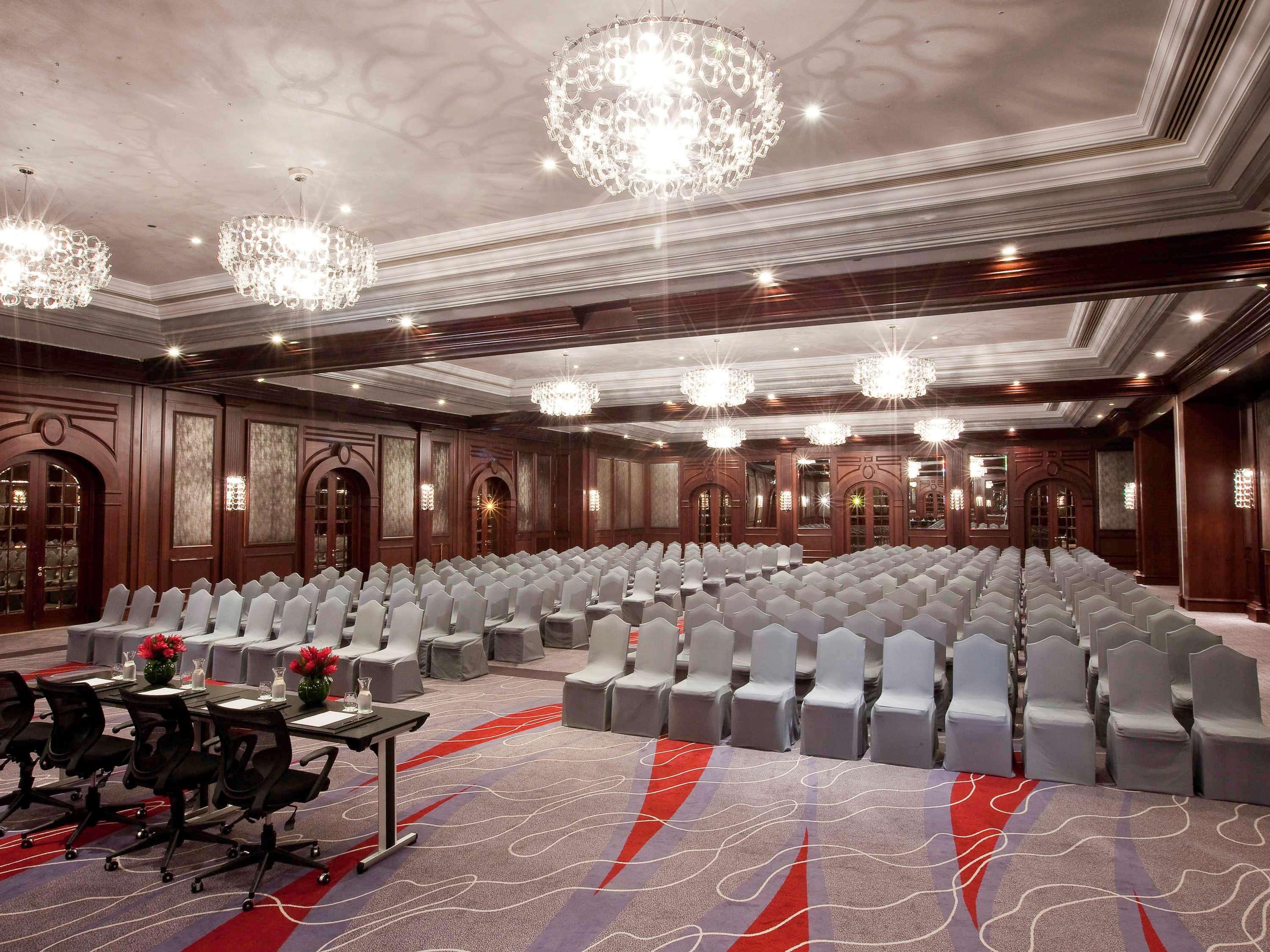 Moevenpick Hotel & Apartments Bur Dubaj Kültér fotó The Imperial Ball Room
