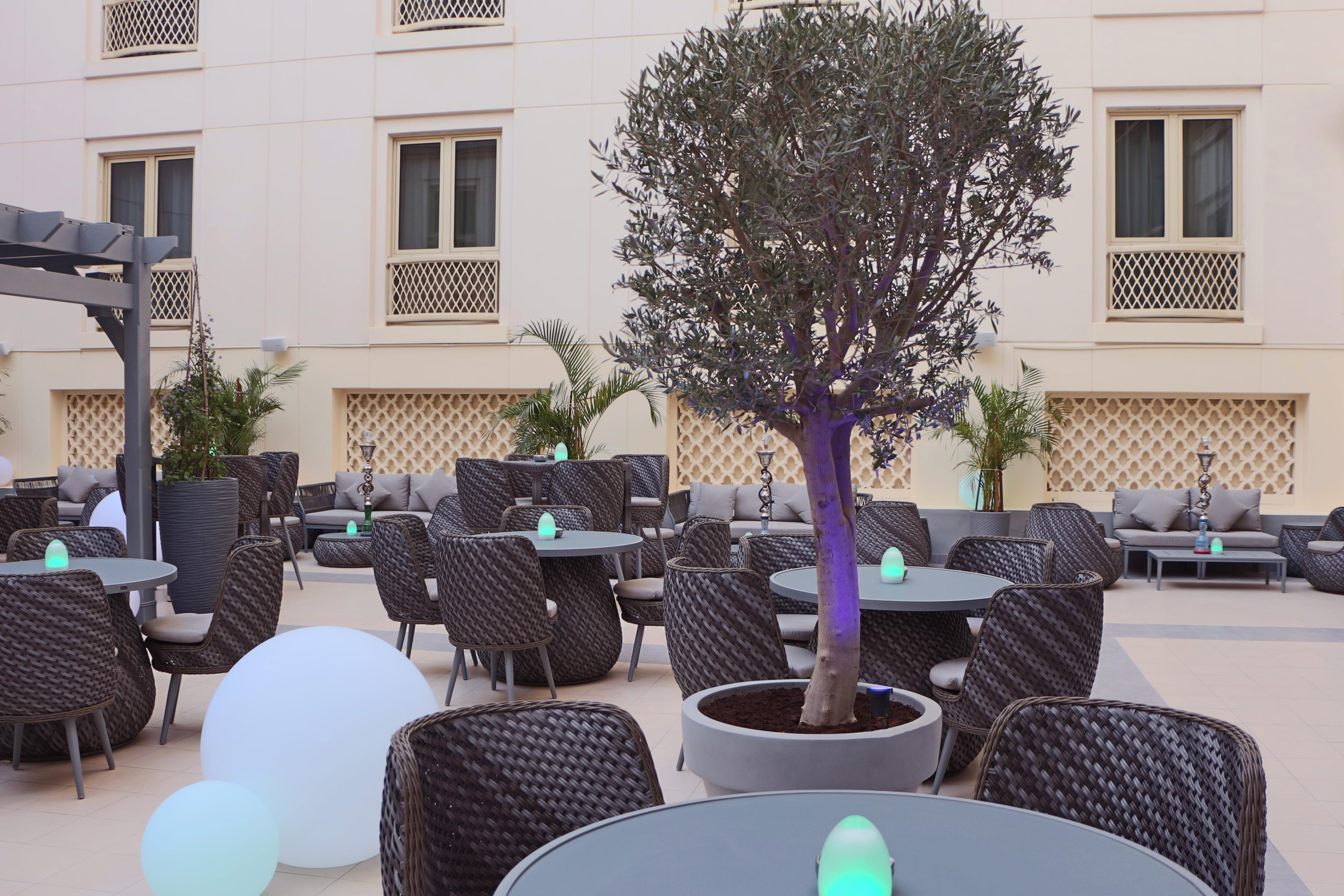 Moevenpick Hotel & Apartments Bur Dubaj Kültér fotó The Terrace